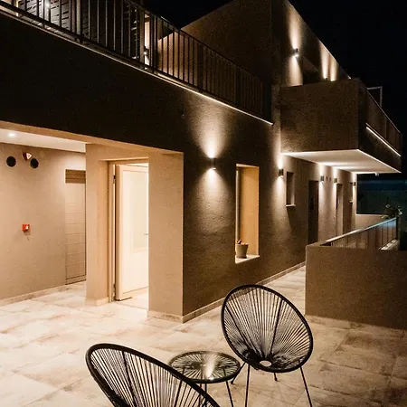 Minimalist Ξενοδοχείο με διαμερίσματα 3*