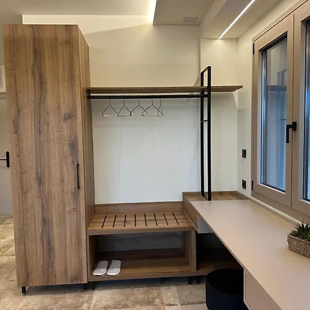 Minimalist Aparthotel Potos